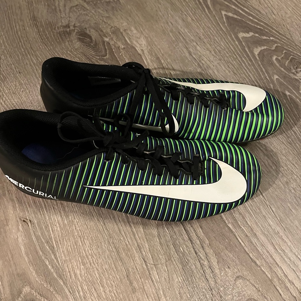 mens soccer cleats